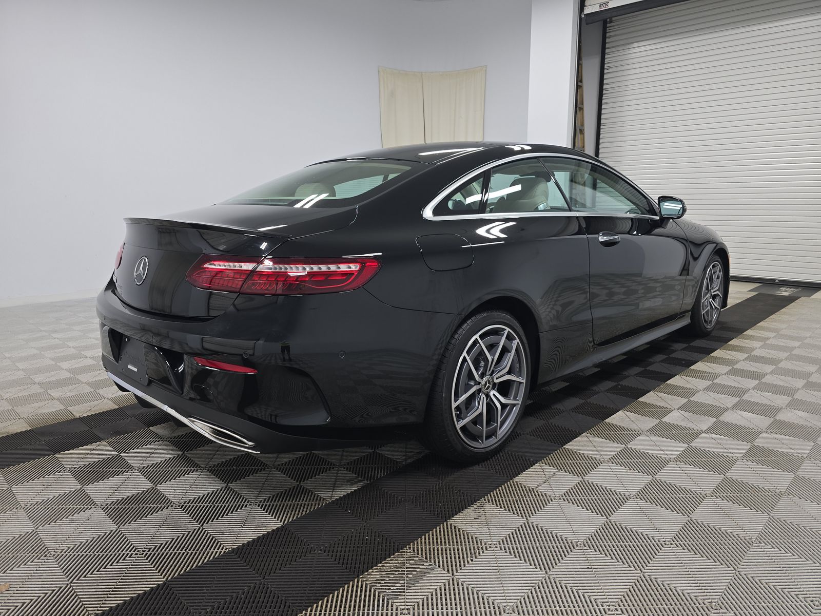 MERCEDES-BENZ E-CLASS - 5