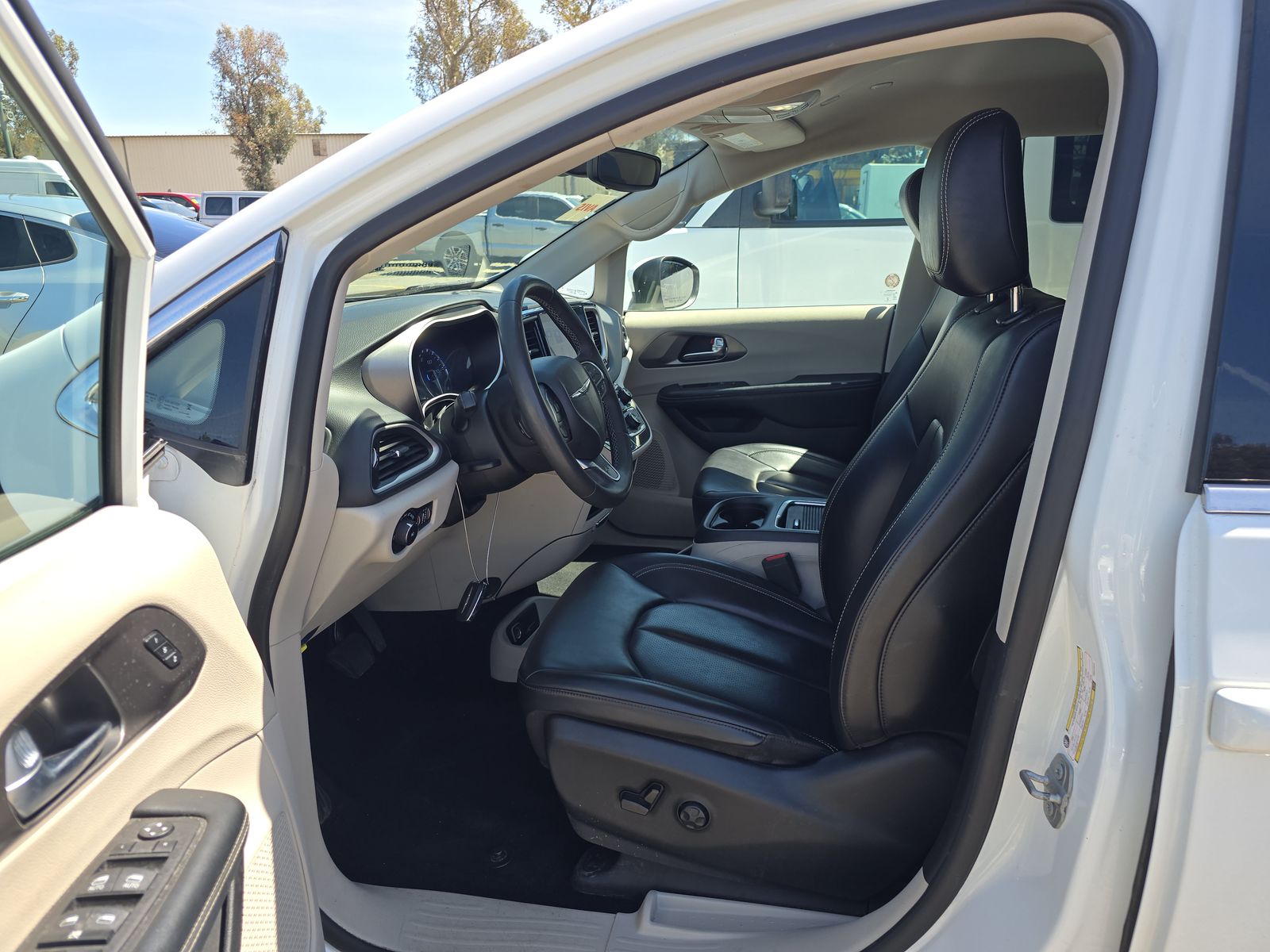 2023 Chrysler Pacifica Touring L FWD