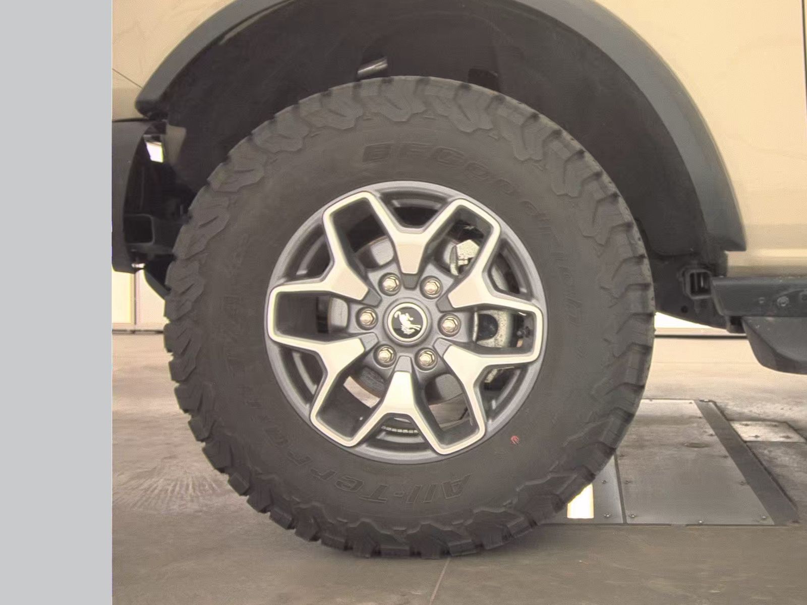FORD BRONCO - 10