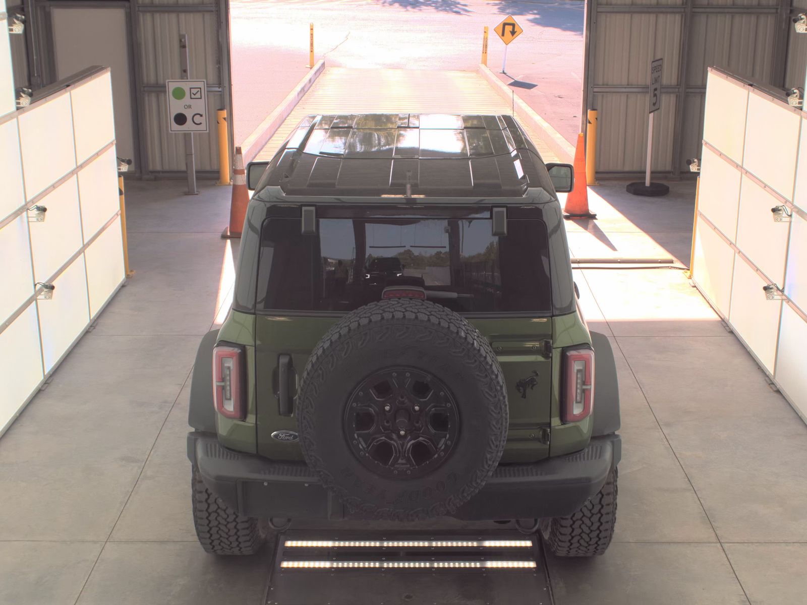 FORD BRONCO - 7