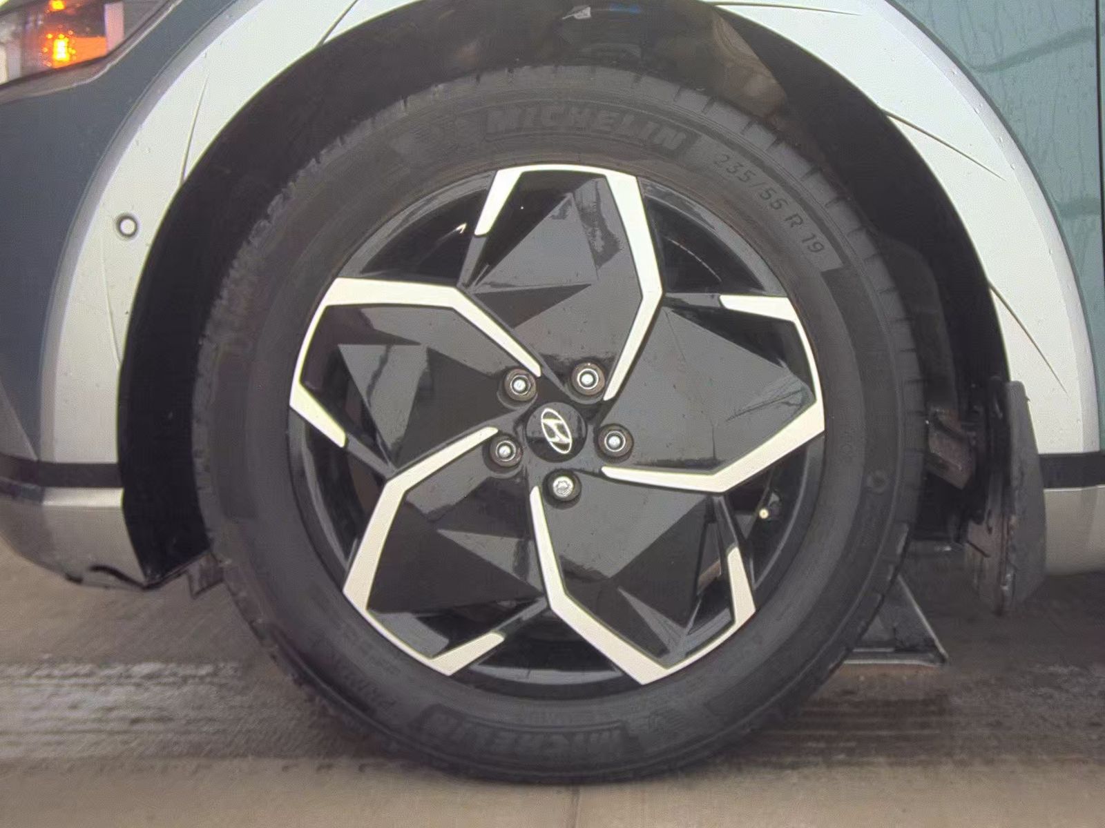 HYUNDAI LIMITED - 10