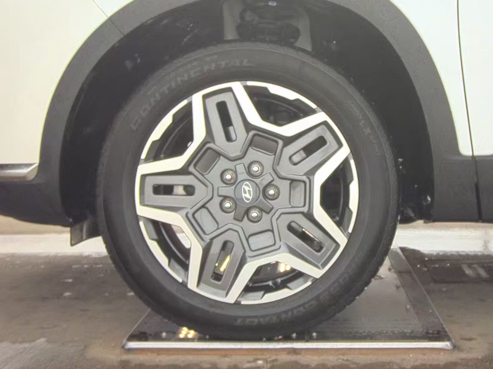 HYUNDAI LIMITED - 10