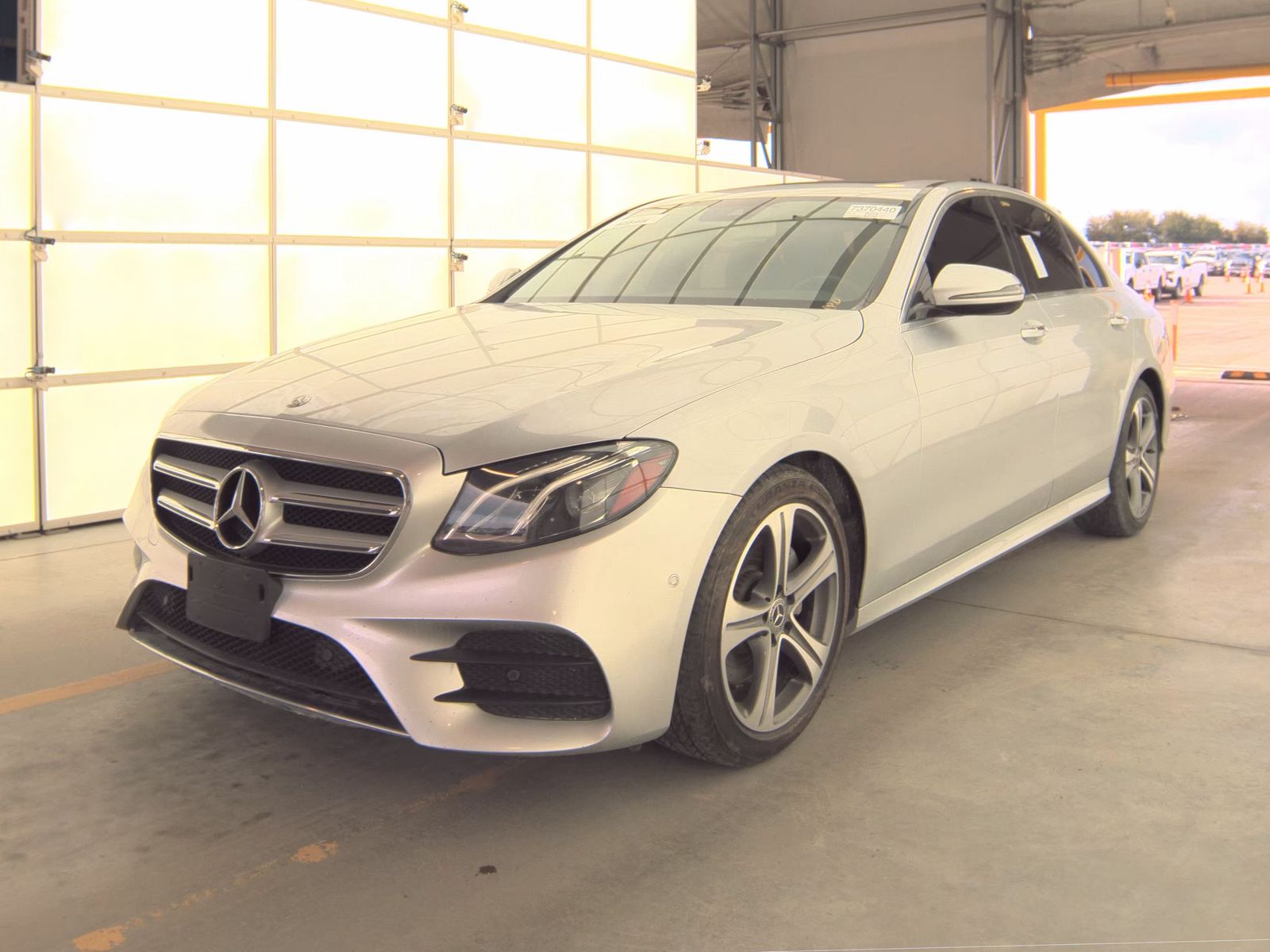 MERCEDES-BENZ E-CLASS - 1