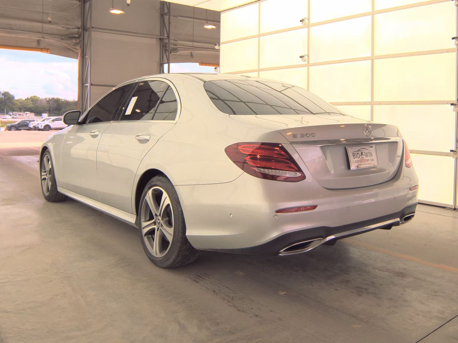 MERCEDES-BENZ E-CLASS - 9