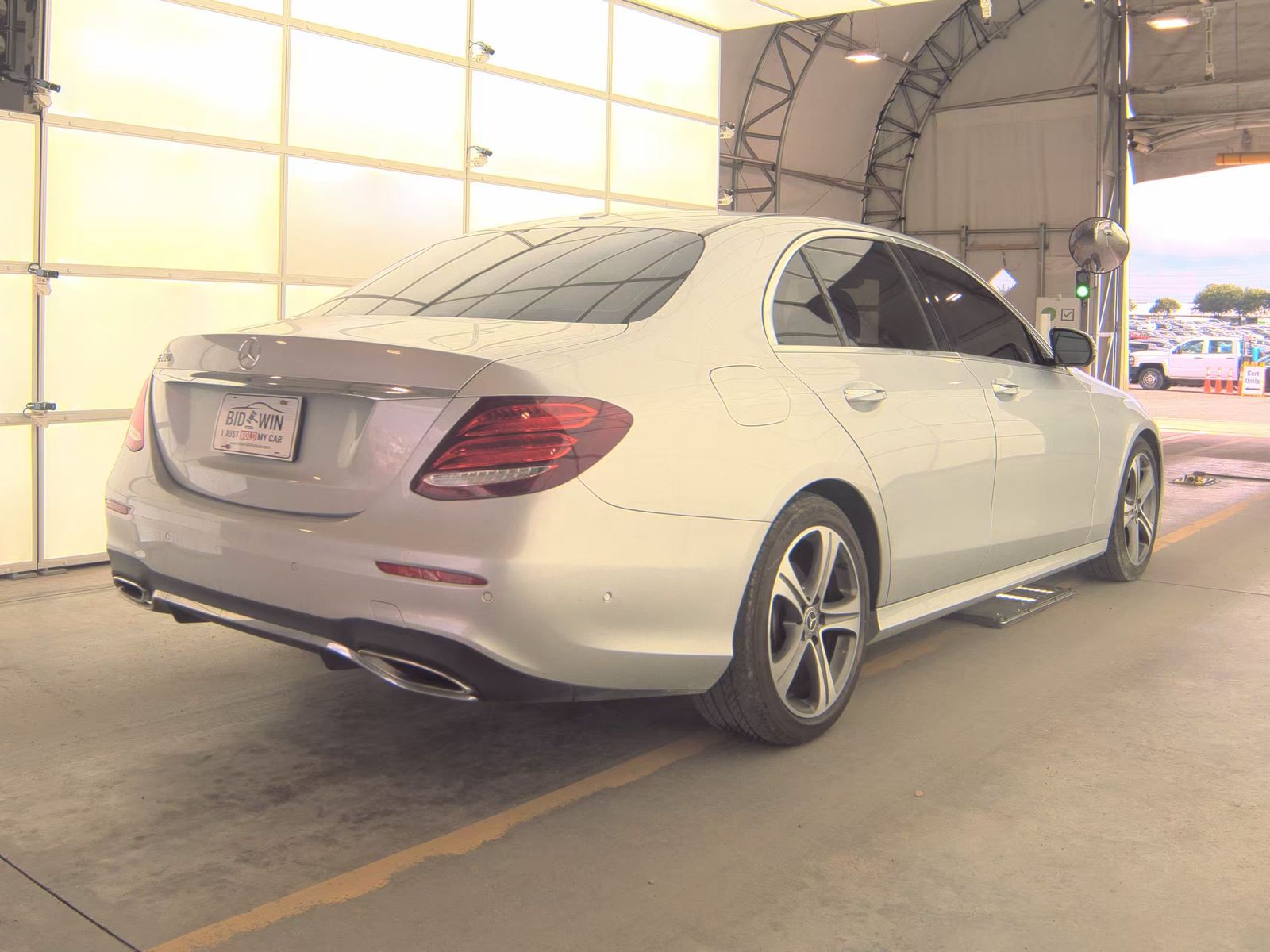 MERCEDES-BENZ E-CLASS - 6