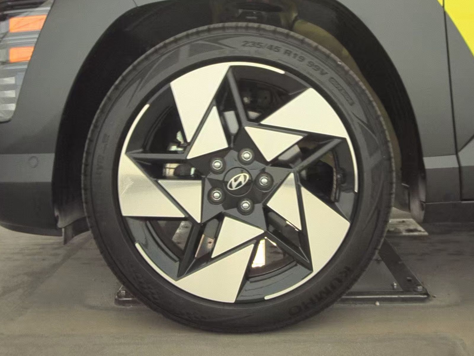 HYUNDAI LIMITED - 10