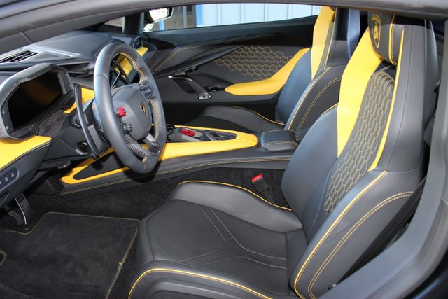 2024 Lamborghini Revuelto Base AWD