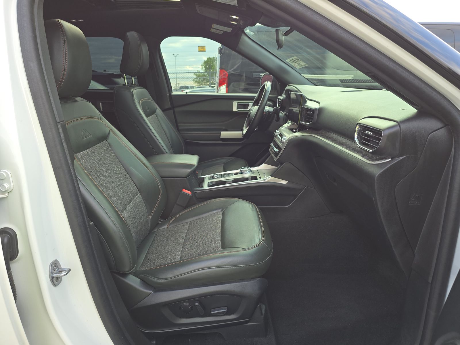 FORD EXPLORER - 9