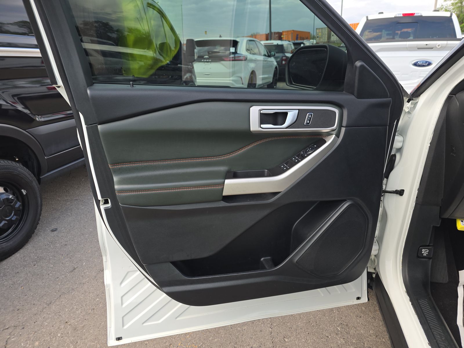 FORD EXPLORER - 10