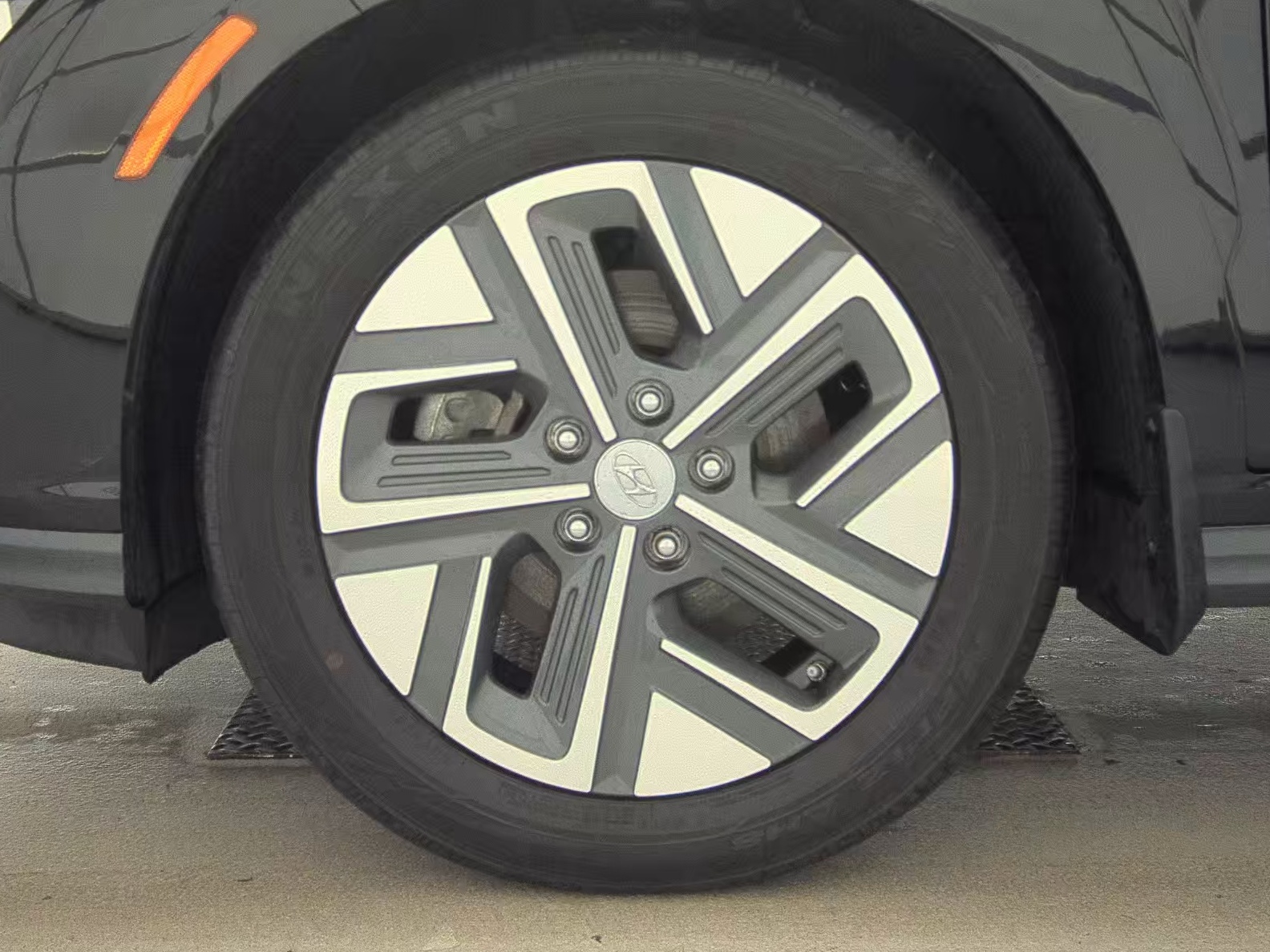 HYUNDAI LIMITED - 10