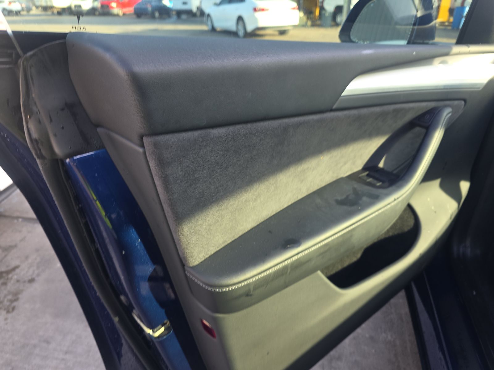 TESLA MODEL Y - 10