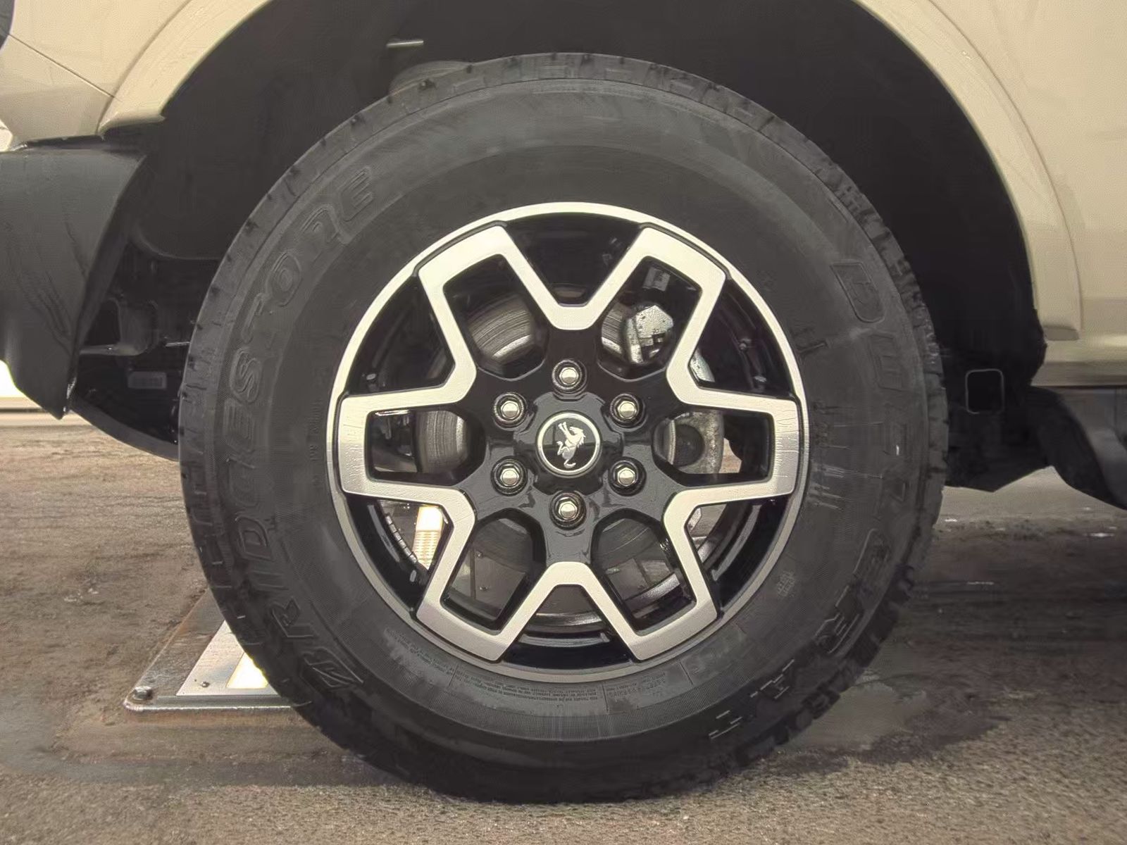 FORD BRONCO - 10