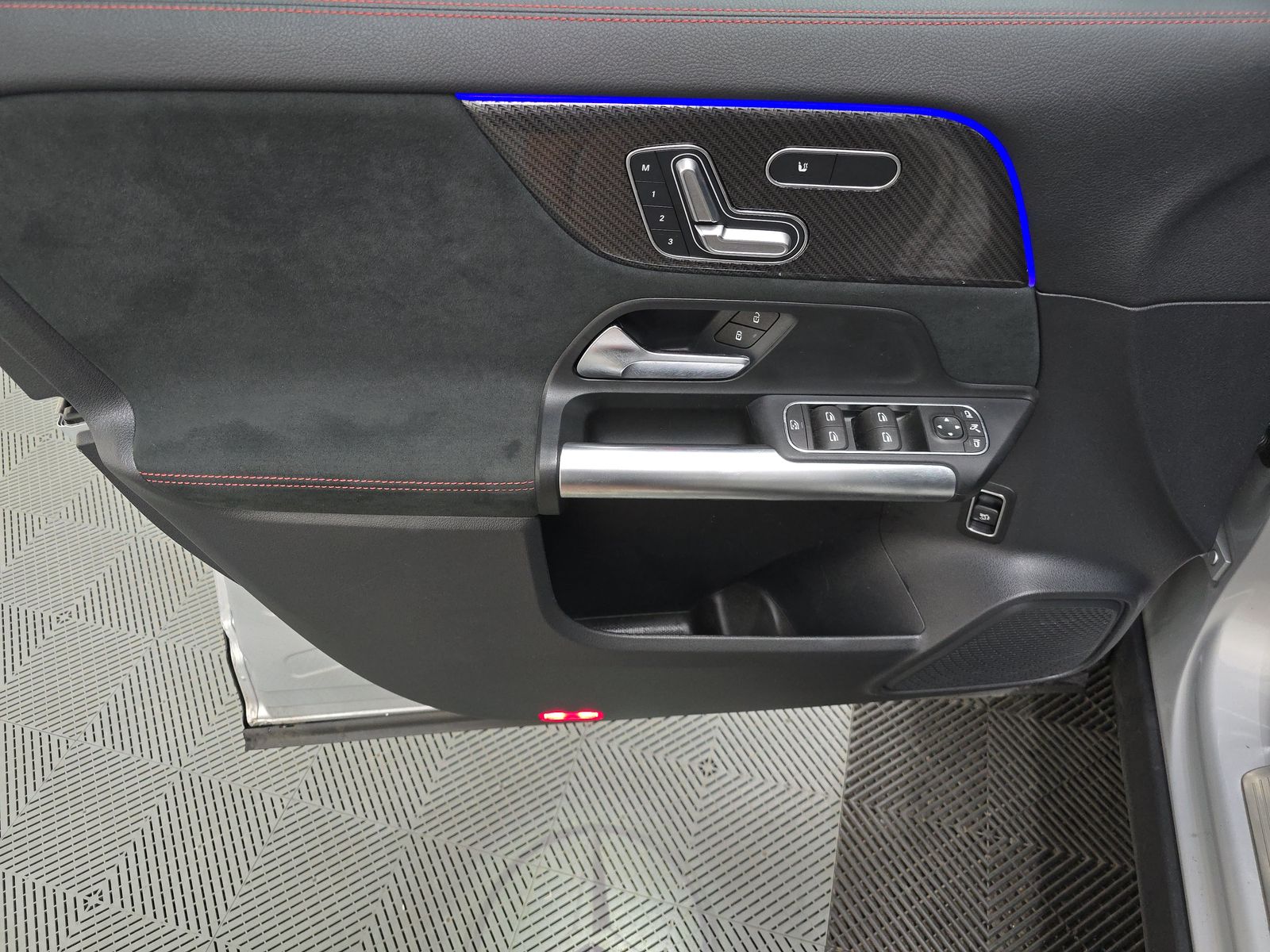 MERCEDES-BENZ GLA-CLASS - 10