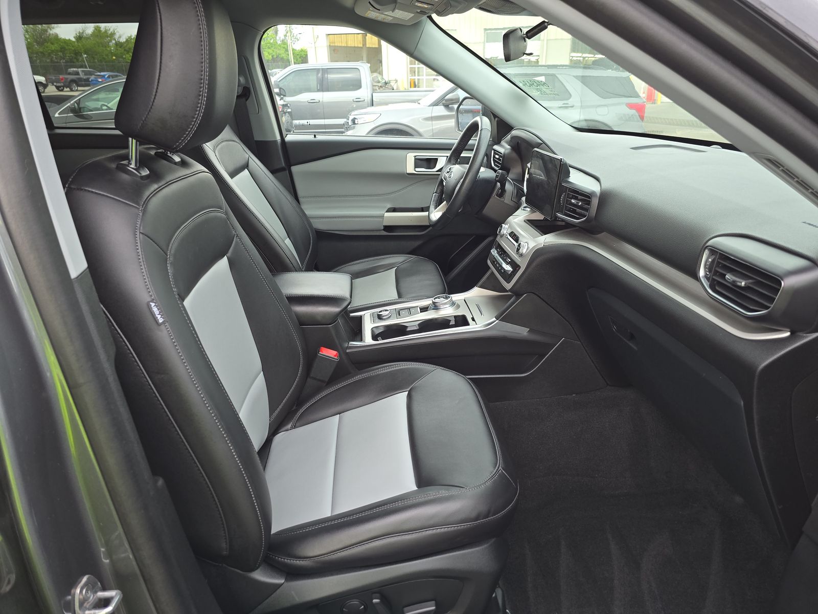 FORD EXPLORER - 9