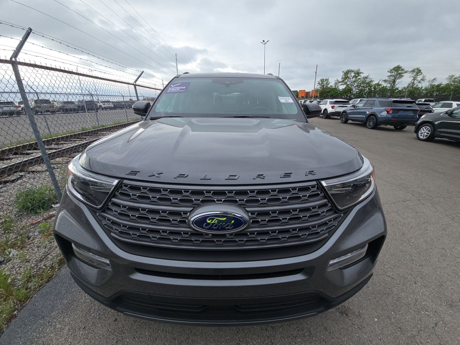 FORD EXPLORER - 3