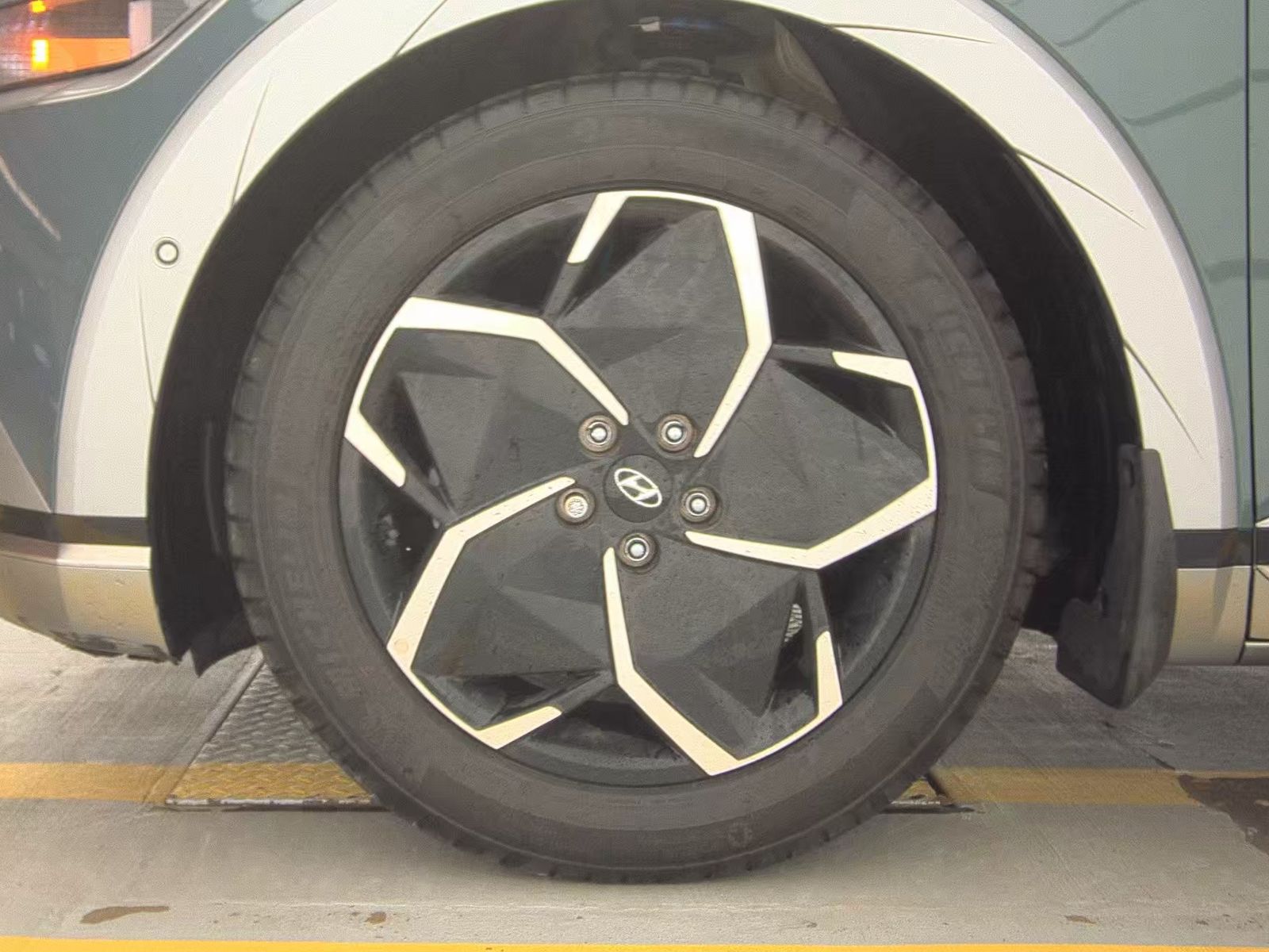 HYUNDAI LIMITED - 10