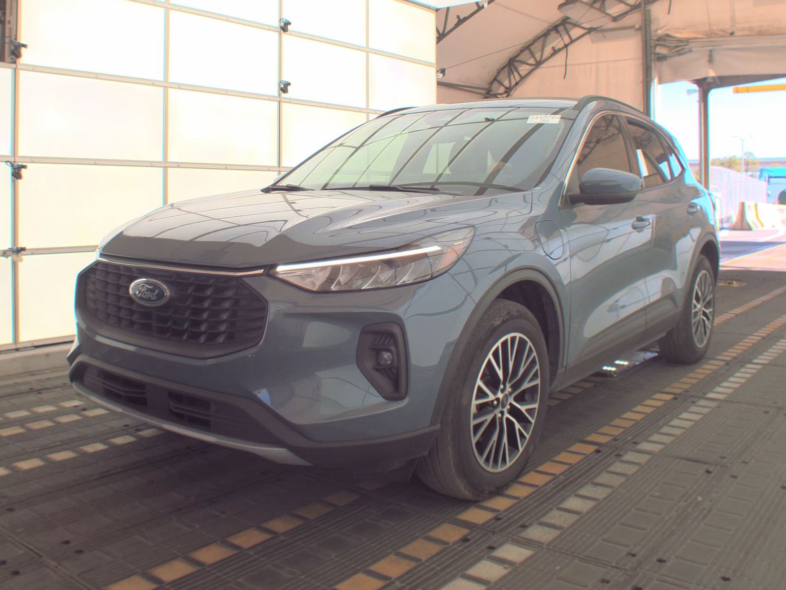 FORD ESCAPE - 1