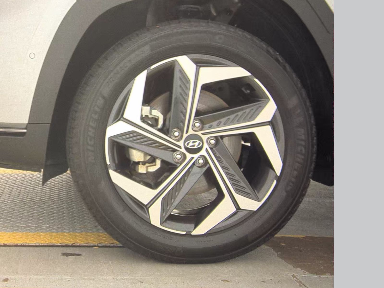 HYUNDAI LIMITED - 10