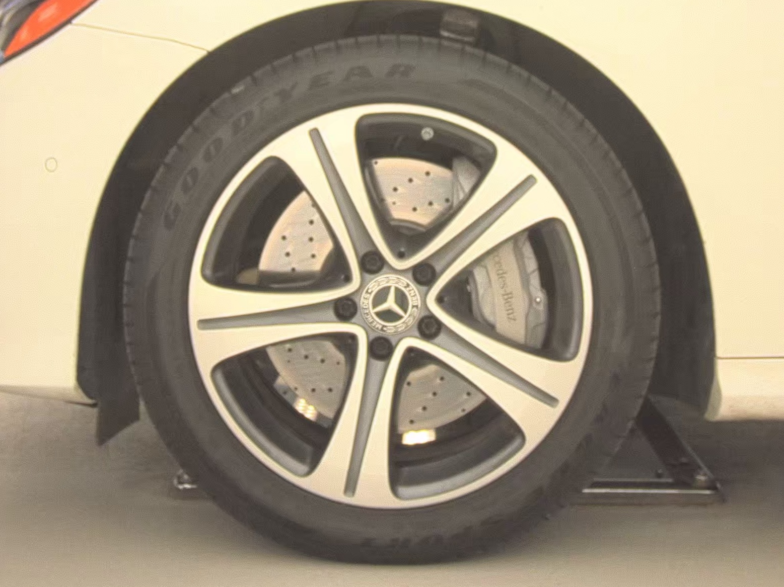 MERCEDES-BENZ E-CLASS - 10