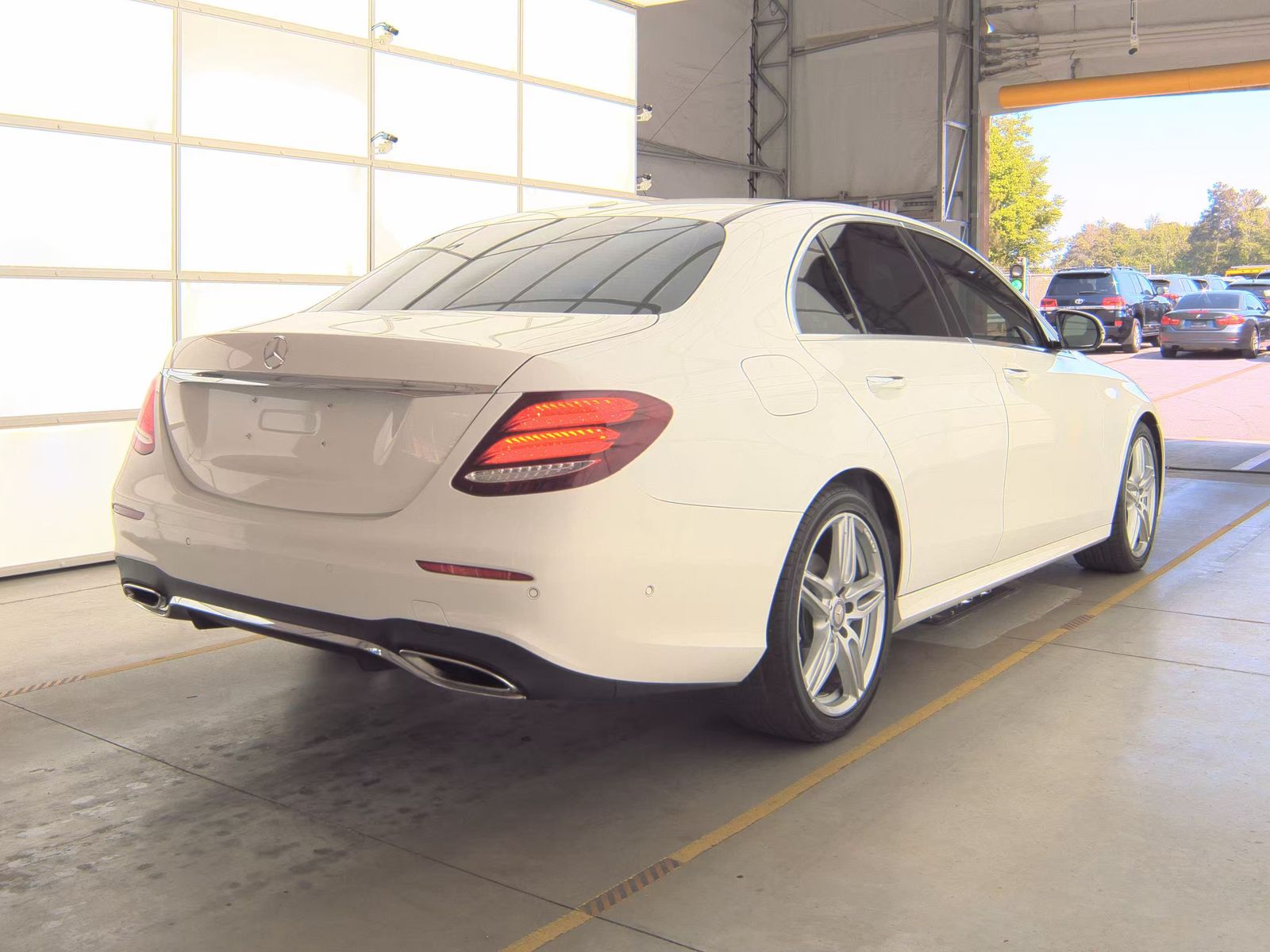 MERCEDES-BENZ E-CLASS - 6