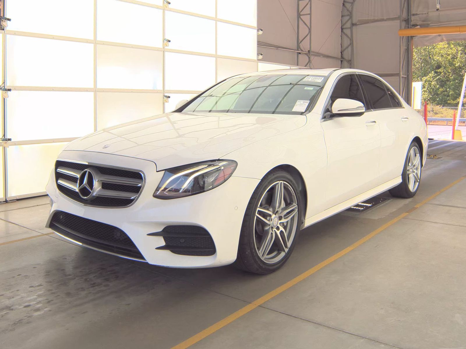 MERCEDES-BENZ E-CLASS - 1