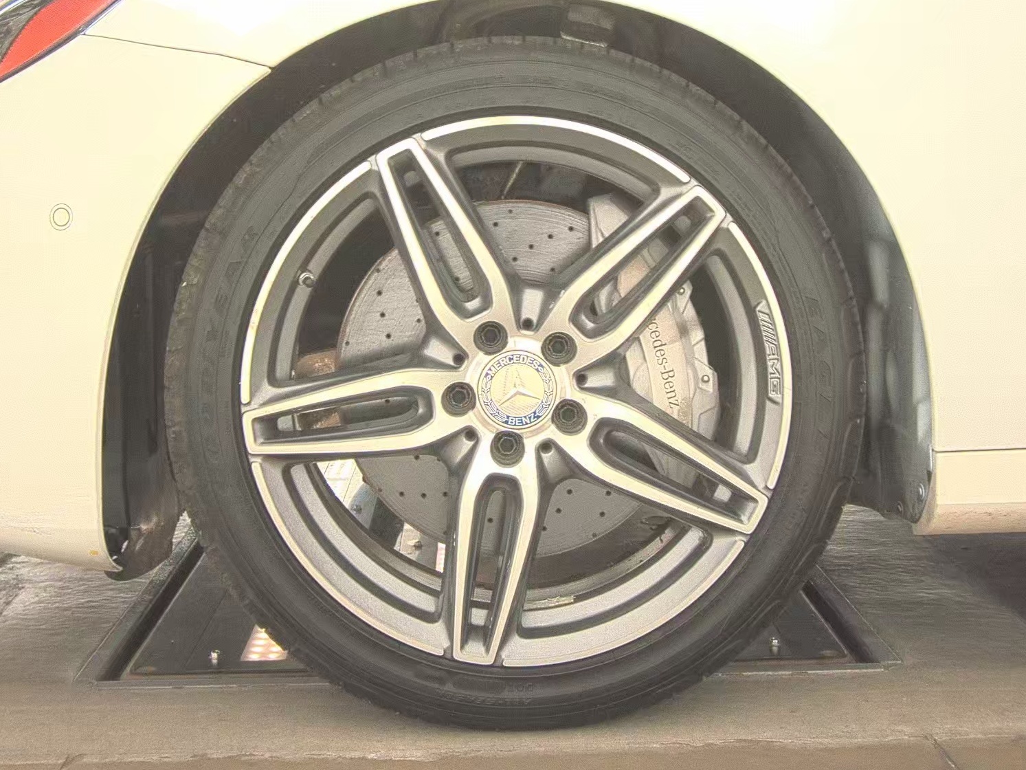 MERCEDES-BENZ E-CLASS - 10