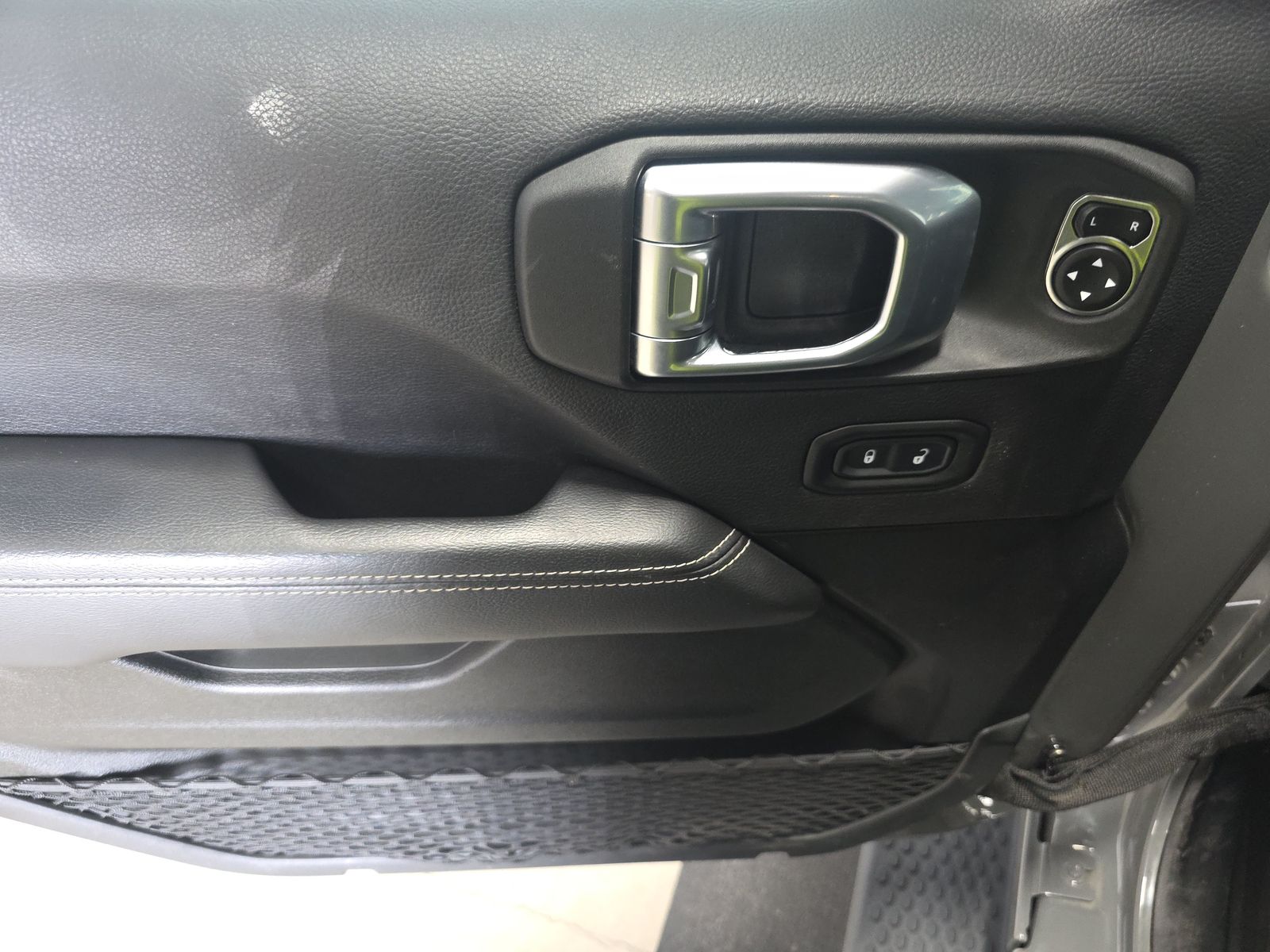 JEEP UNL SAHARA - 10