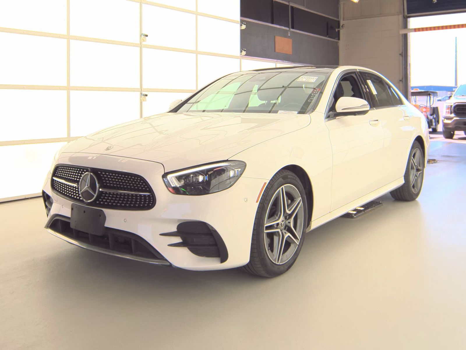 MERCEDES-BENZ E-CLASS - 1