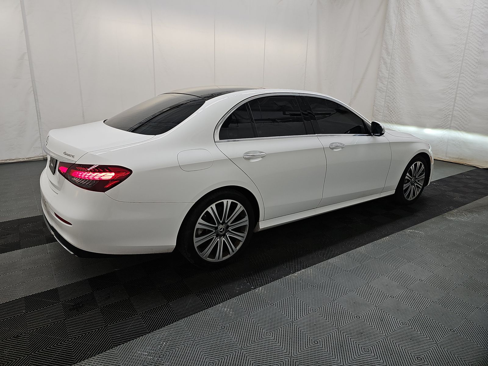 MERCEDES-BENZ E-CLASS - 5