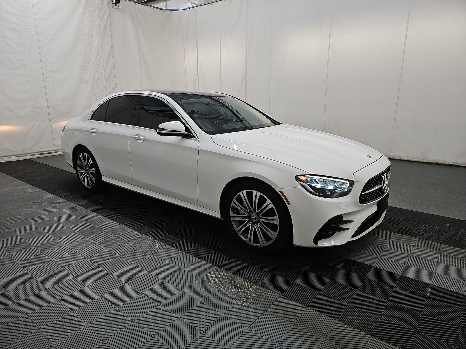 MERCEDES-BENZ E-CLASS - 4