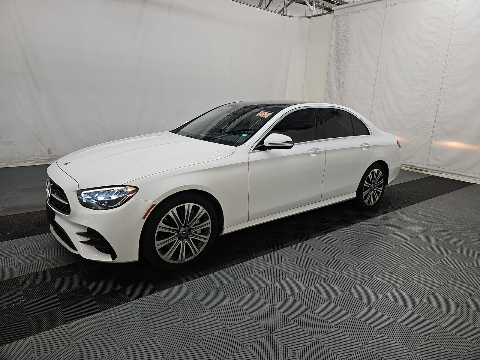 MERCEDES-BENZ E-CLASS - 1