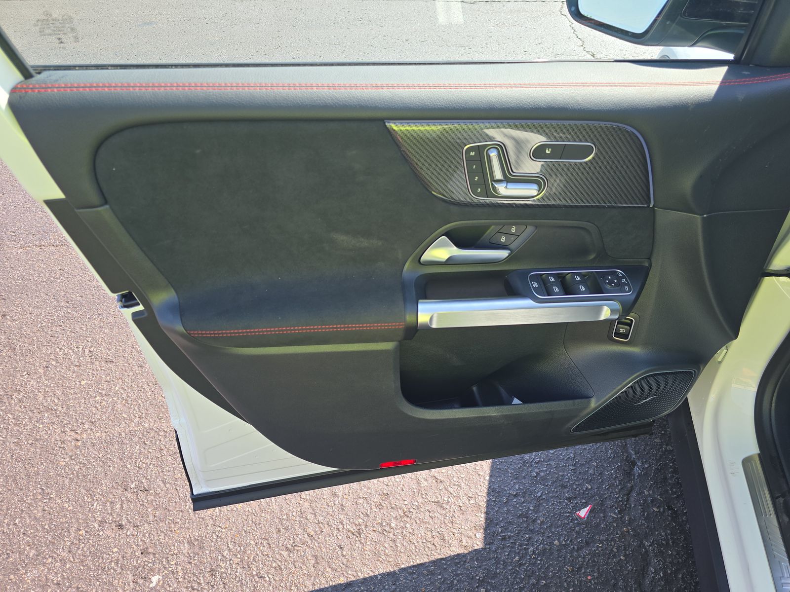 MERCEDES-BENZ GLB-CLASS AMG - 10