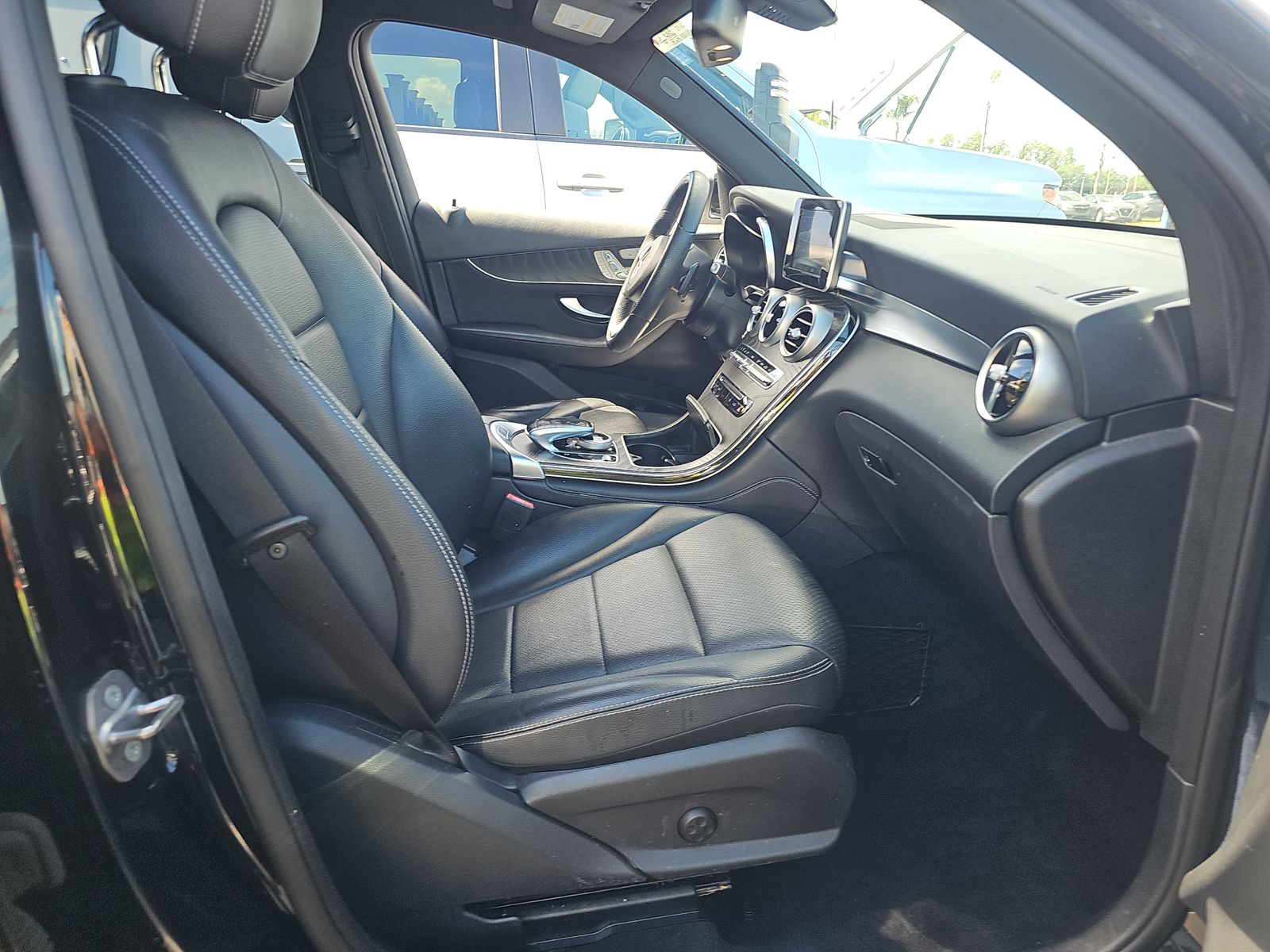 MERCEDES-BENZ GLC - 9