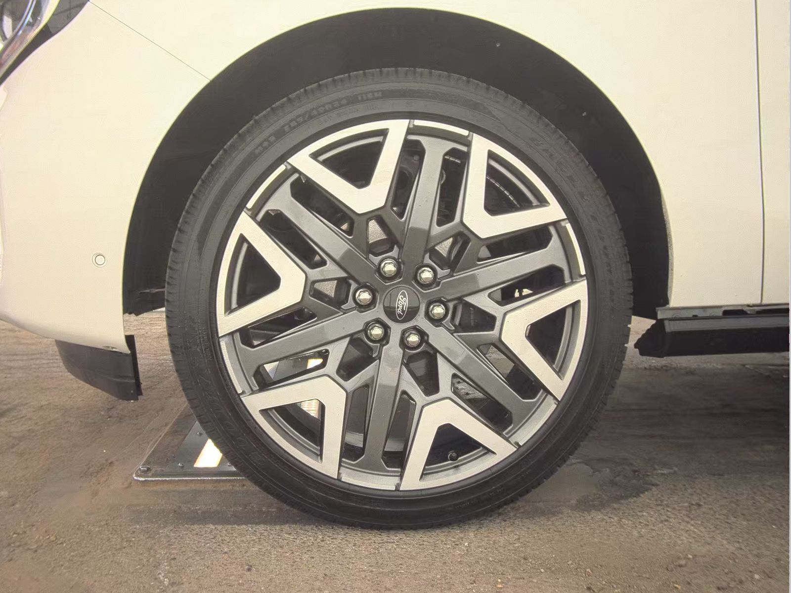 FORD EXPEDITION - 10