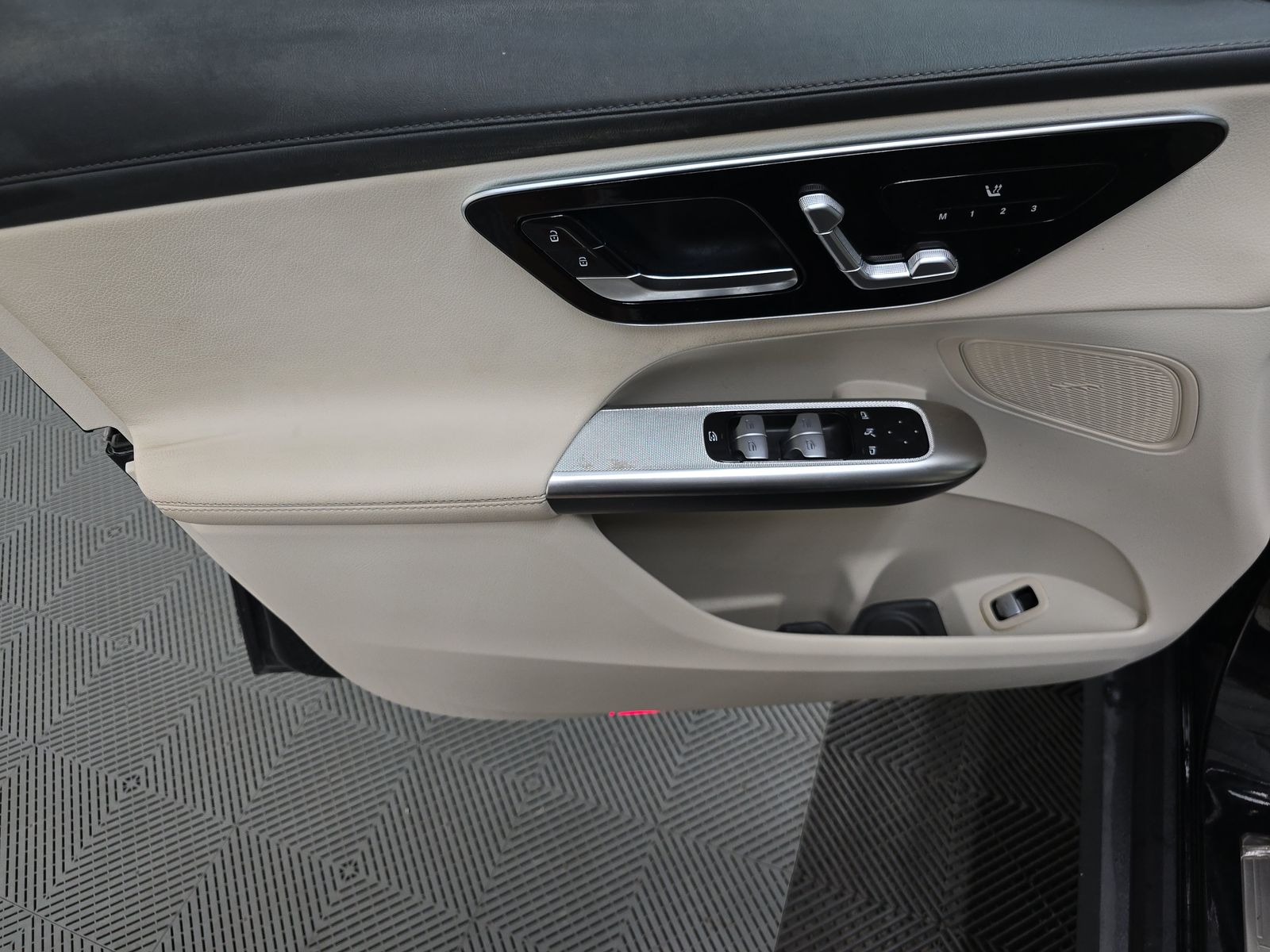 MERCEDES-BENZ GLC-CLASS - 10