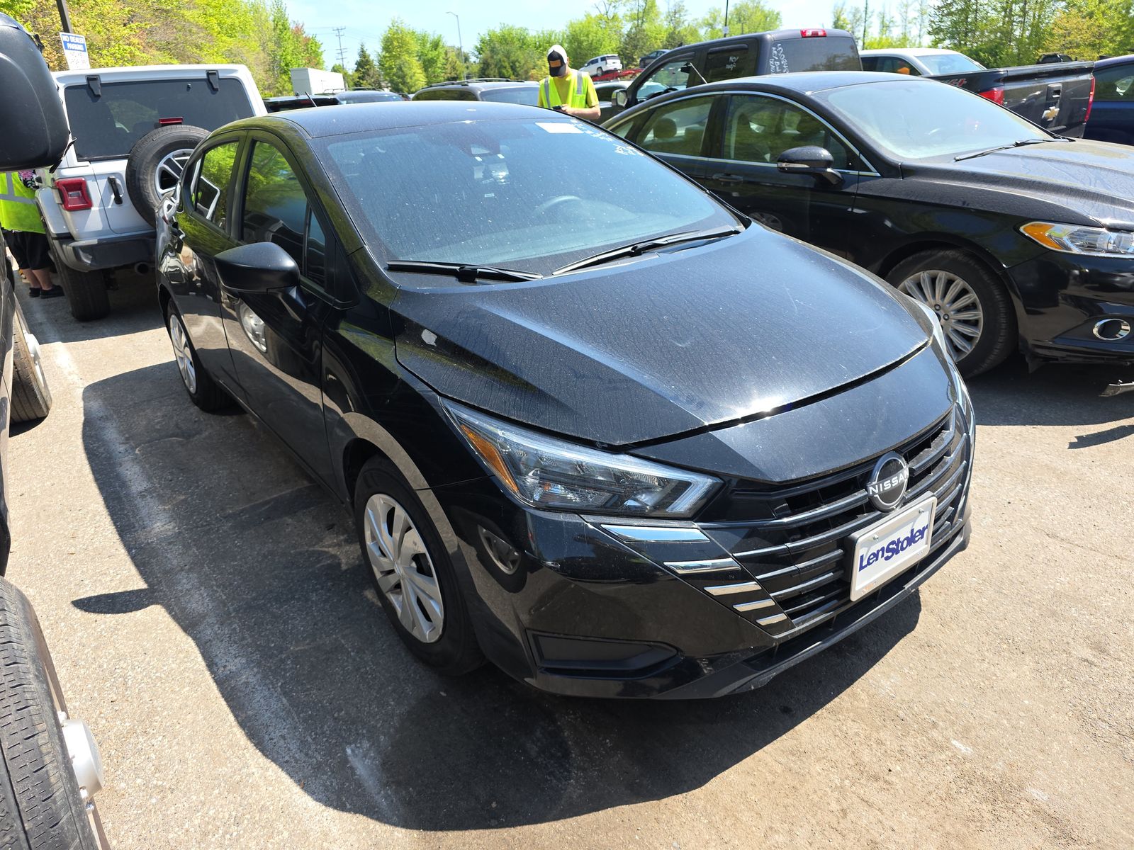 NISSAN VERSA - 4