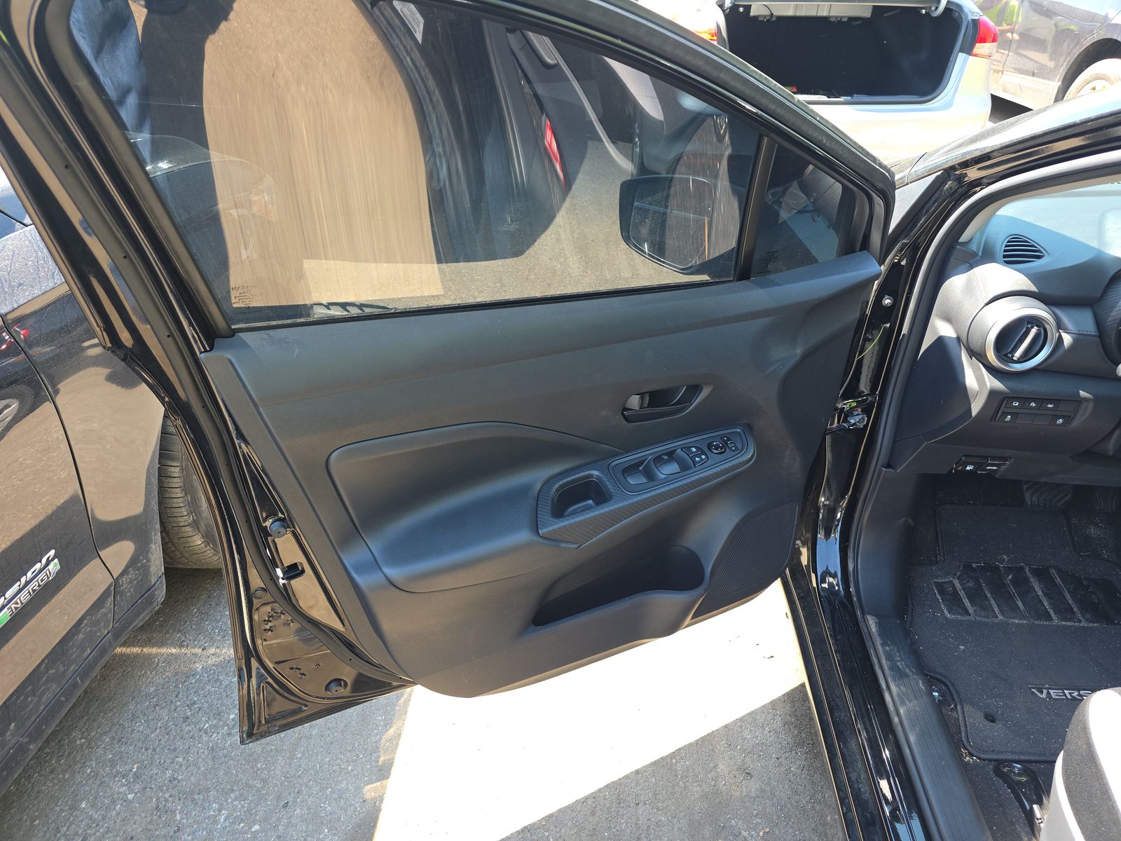 NISSAN VERSA - 10