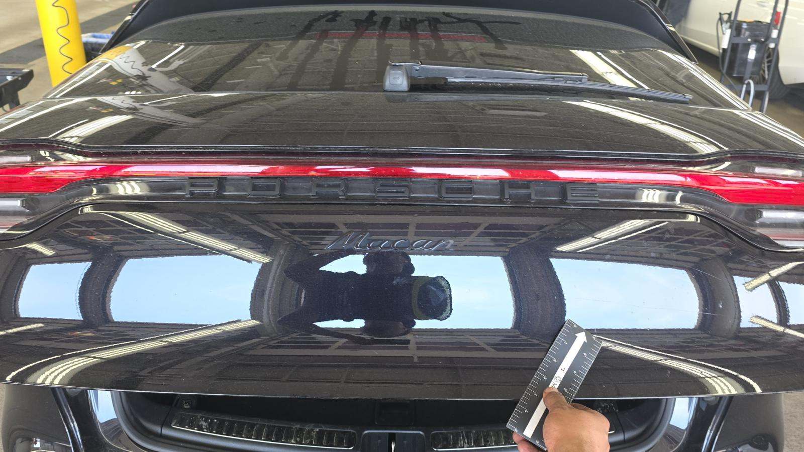 2023 Porsche Macan Base AWD
