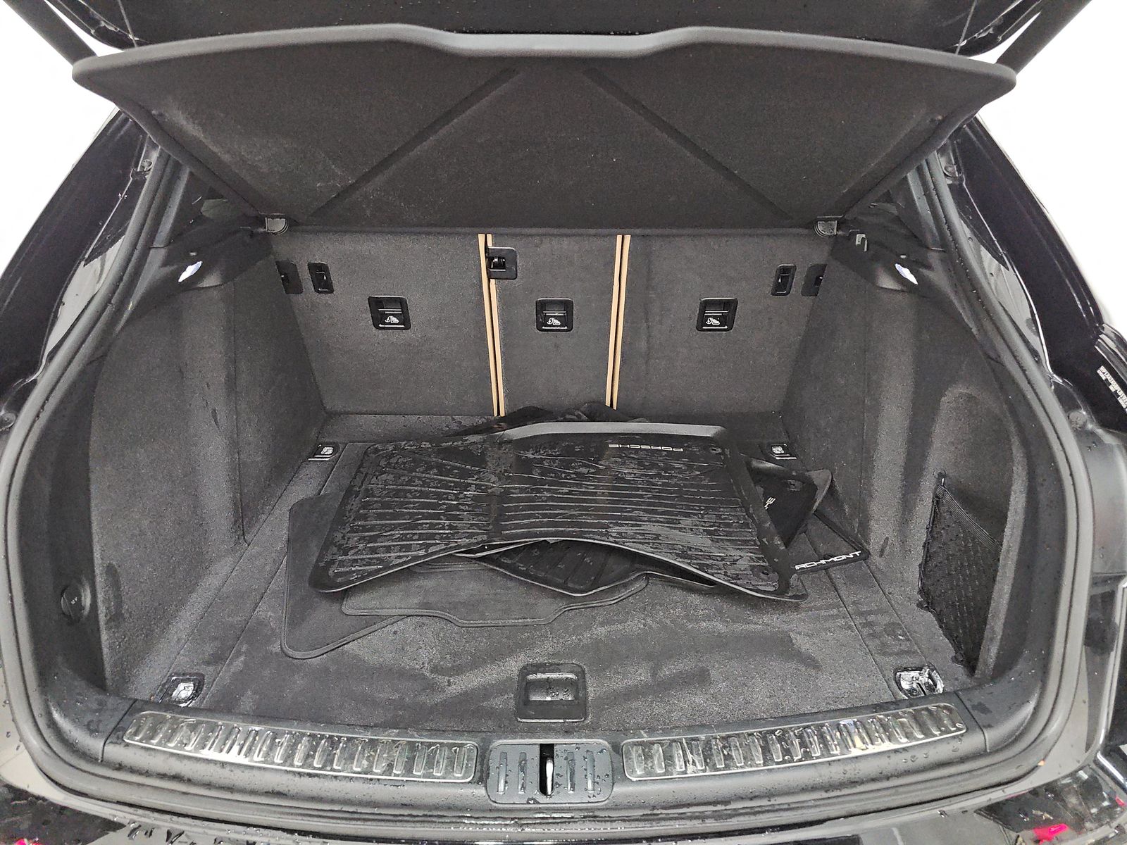 2023 Porsche Macan Base AWD
