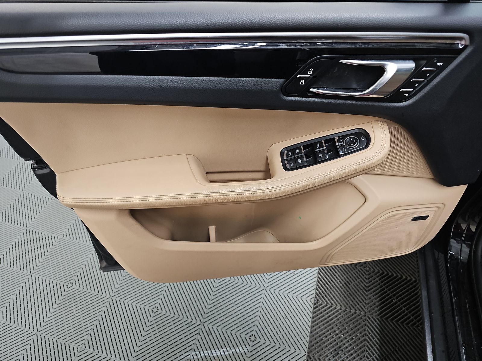 2023 Porsche Macan Base AWD