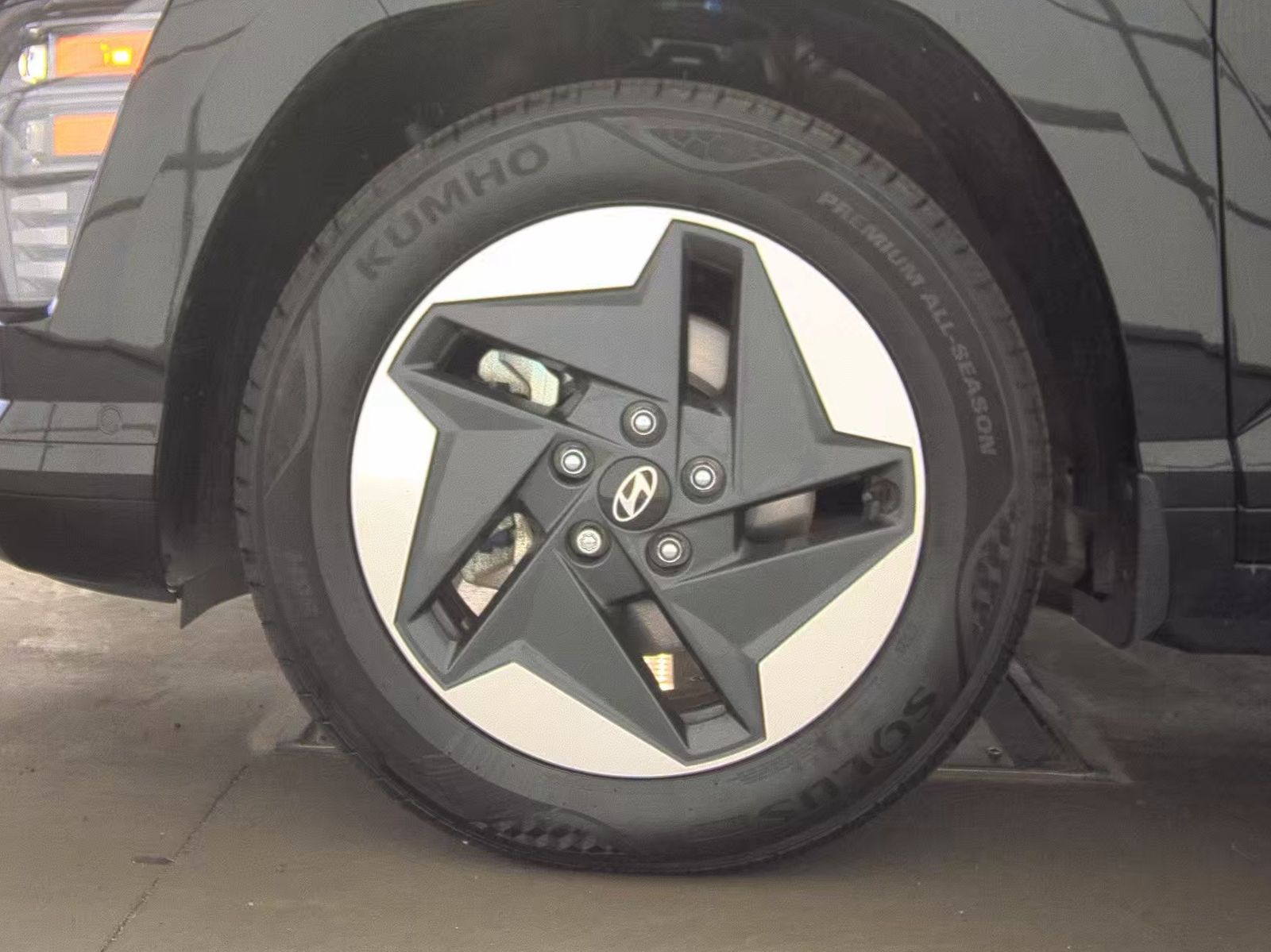 HYUNDAI LIMITED - 10