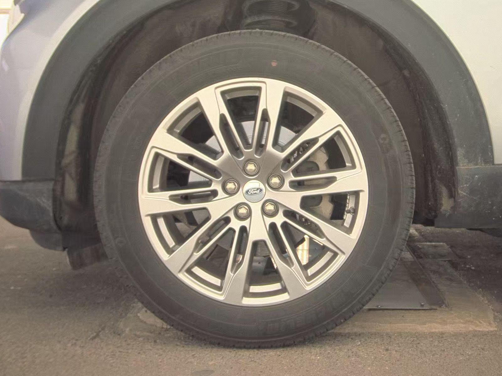 FORD EXPLORER - 10