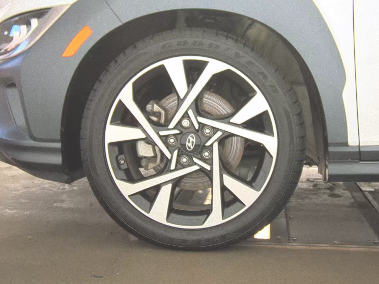 HYUNDAI LIMITED - 10