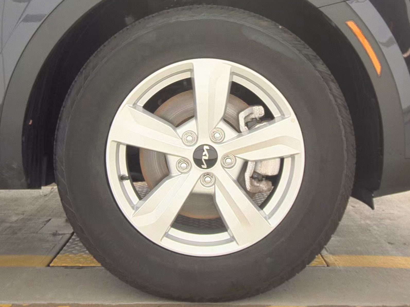 2025 Kia Sorento LX FWD