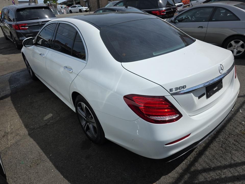 MERCEDES-BENZ E-CLASS - 7