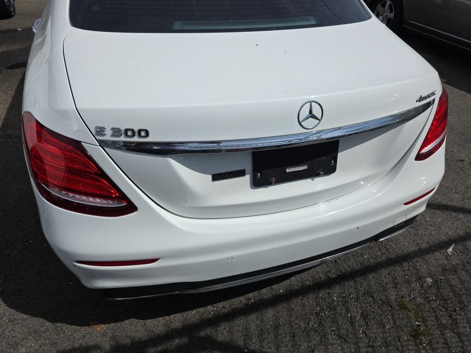 MERCEDES-BENZ E-CLASS - 6