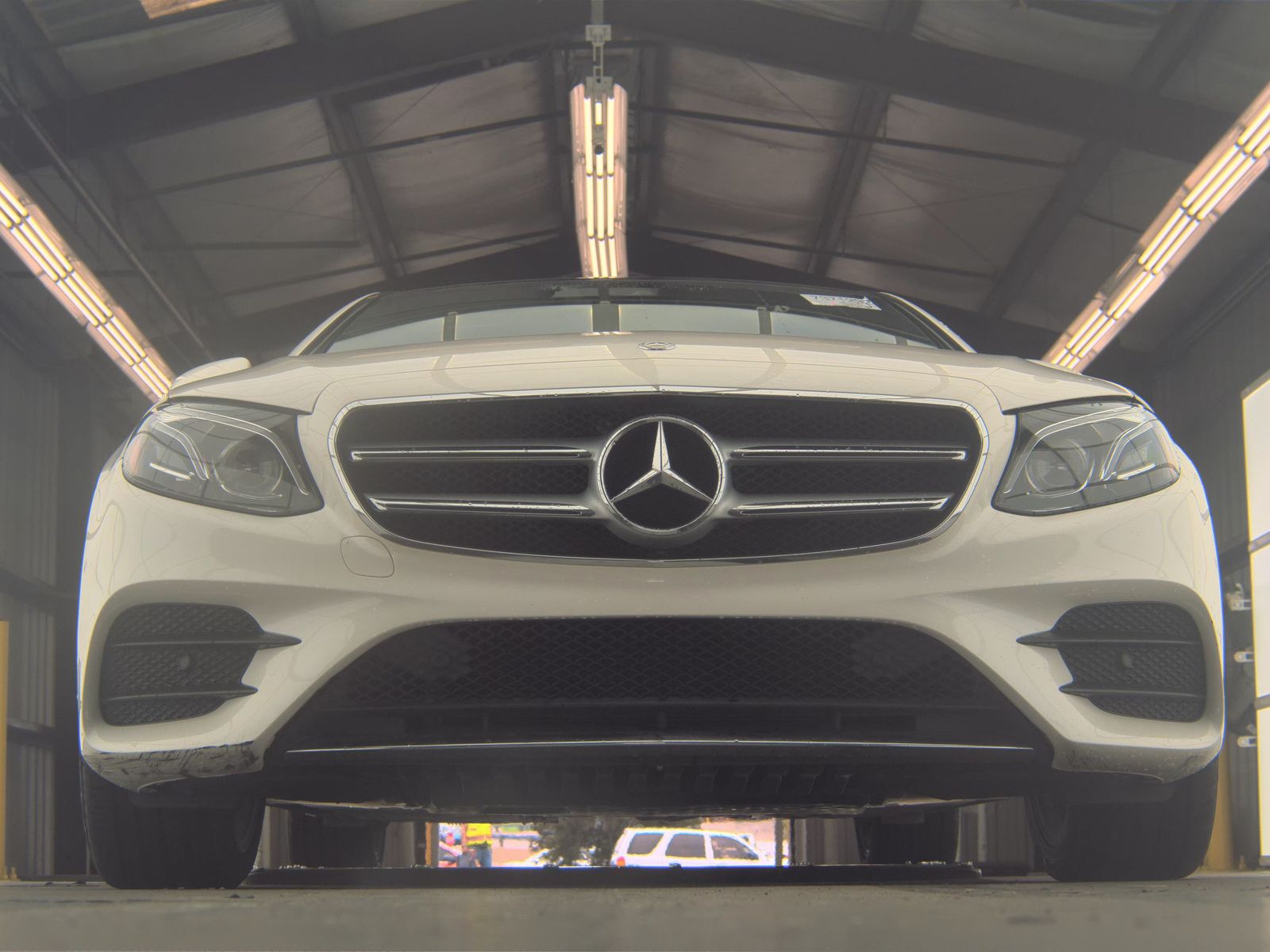 MERCEDES-BENZ E-CLASS - 4