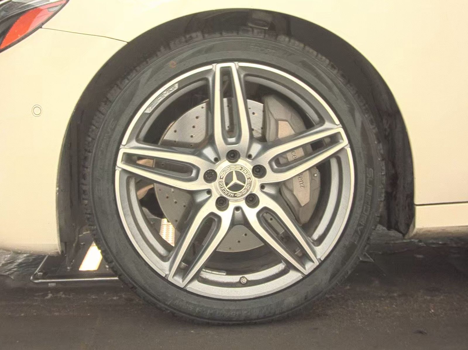 MERCEDES-BENZ E-CLASS - 10