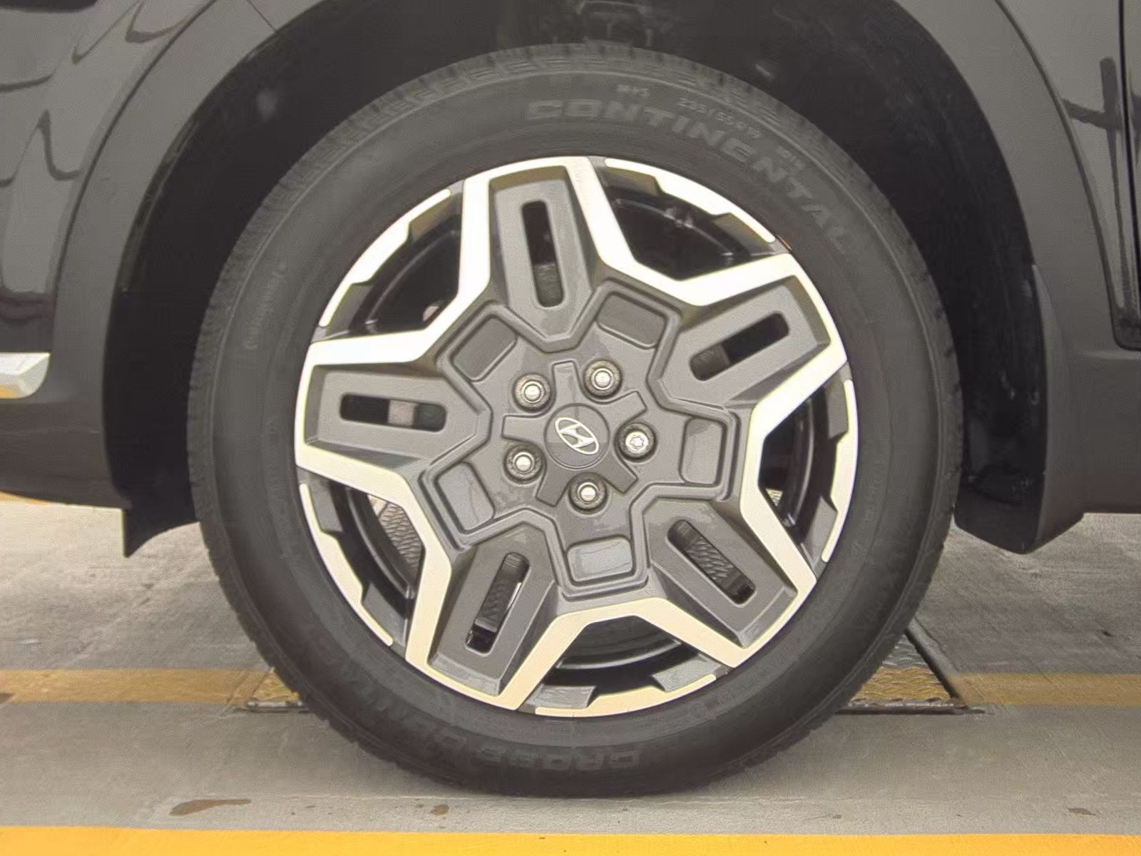 HYUNDAI LIMITED - 10