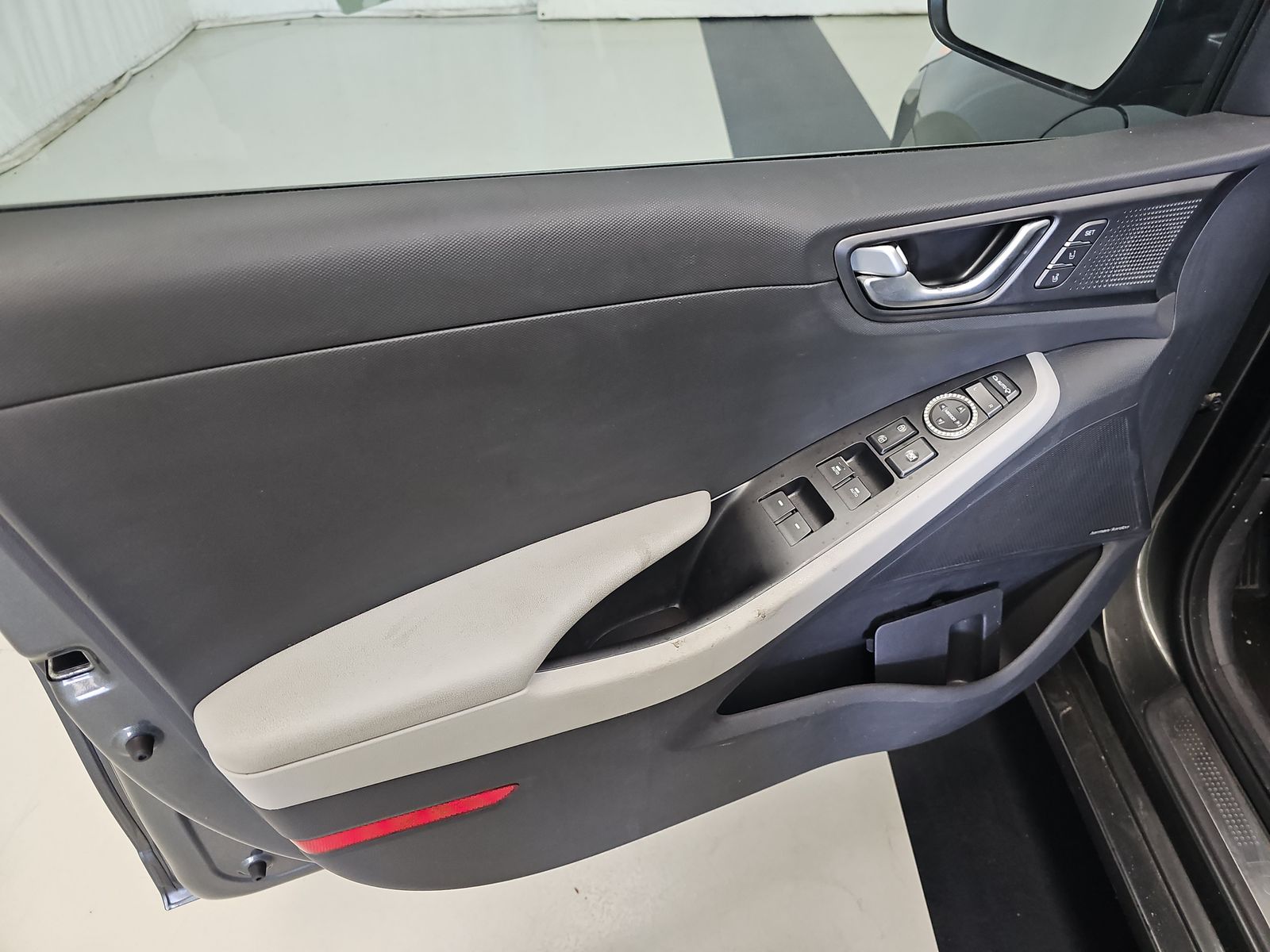 HYUNDAI LIMITED - 10